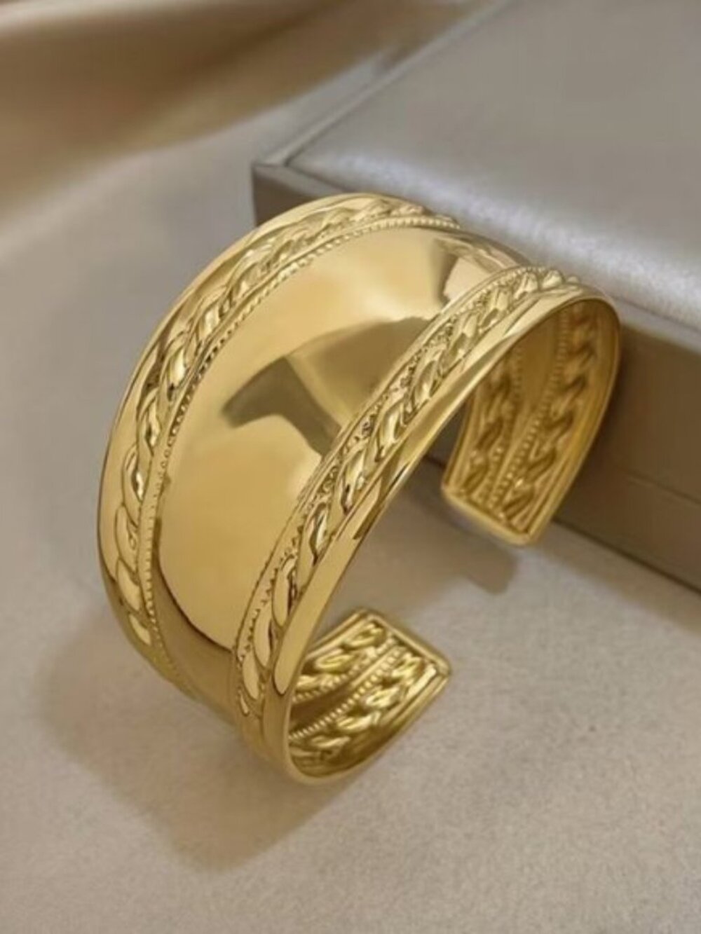 Luxury Elegant Twisted Wide Curved 18k Gold Plated Stainless Steel Open Bracelet - Picture 6 of 7